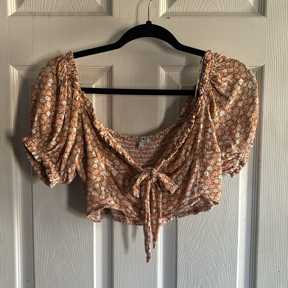 Cute tie front pink/nude crop top